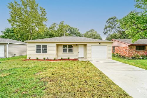 304 E Foley St, Alvin, TX, 77511-3523 | Card Image