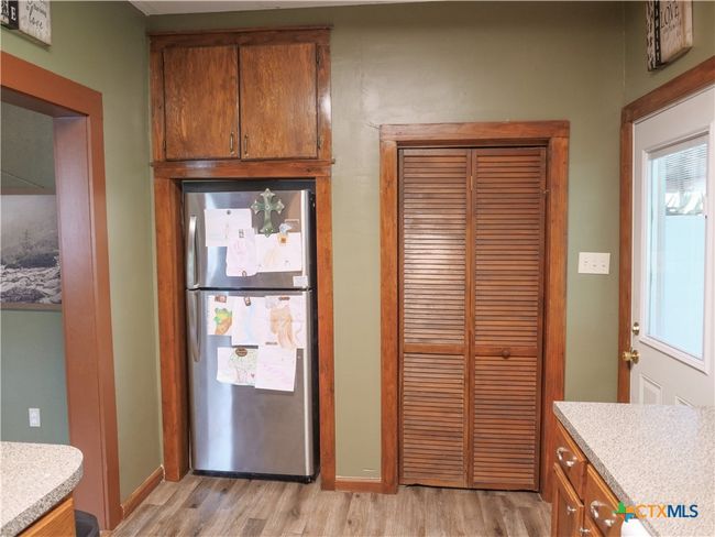 205 Hubbard Street, House other with 5 bedrooms, 3 bathrooms and null parking in Yoakum TX | Image 18