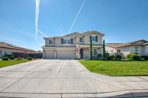 753 E Aretha Ave, Fowler, CA, 93625-8801 | Card Image