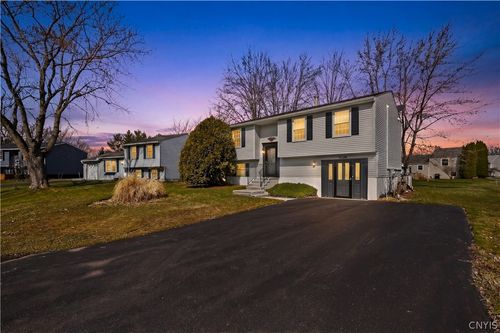 8237 Mantova Dr, Clay, NY, 13041-9163 | Card Image