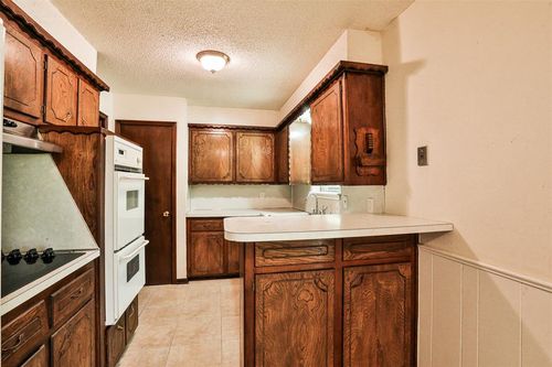 765 Camelot, Moore, OK, 73160-3505 | Card Image