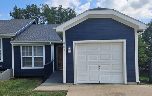 907 Bunting Ln, Liberty, MO, 64068-7428 | Card Image