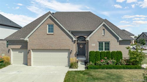 49258 Monarch Dr, Macomb, MI, 48044-1551 | Card Image
