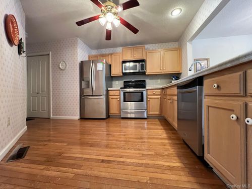 508 Somerset Ct, Fishkill, NY, 12524-3303 | Card Image