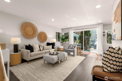 unit-101-2219 Eastlake Ave E, Seattle, WA, 98102-3401 | Card Image