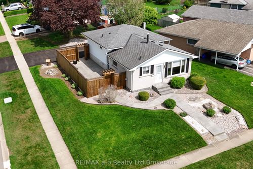 324 Macdonald Dr, Woodstock, ON, N4S8E3 | Card Image