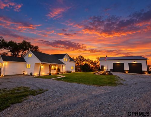 104 Sunburst Dr, Fairbury, NE, 68352-1034 | Card Image