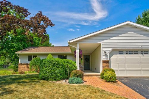 215 W Oak Street, Cottage Grove, WI, 53527 | Card Image