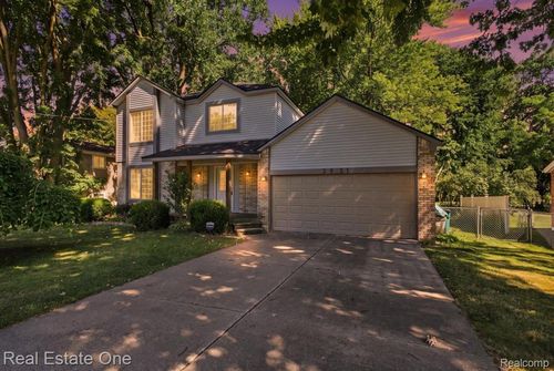 2931 Wisconsin Rd, Troy, MI, 48083-6129 | Card Image