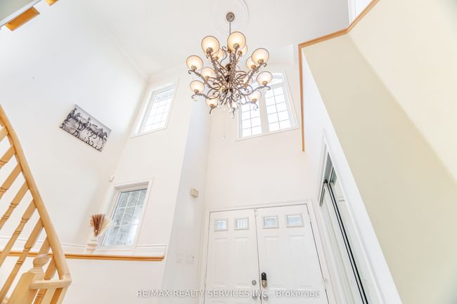 5 Belleville Dr, House other with 6 bedrooms, 5 bathrooms and 6 parking in Brampton ON | Image 4