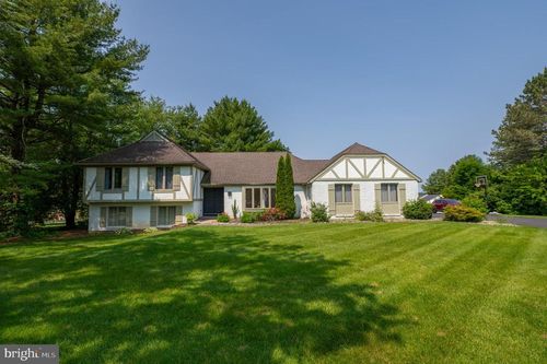 2670 Mountain View Cir, EMMAUS, PA, 18049-1209 | Card Image