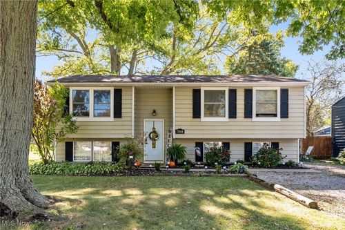 7084 Lake Rd, Madison, OH, 44057-1468 | Card Image