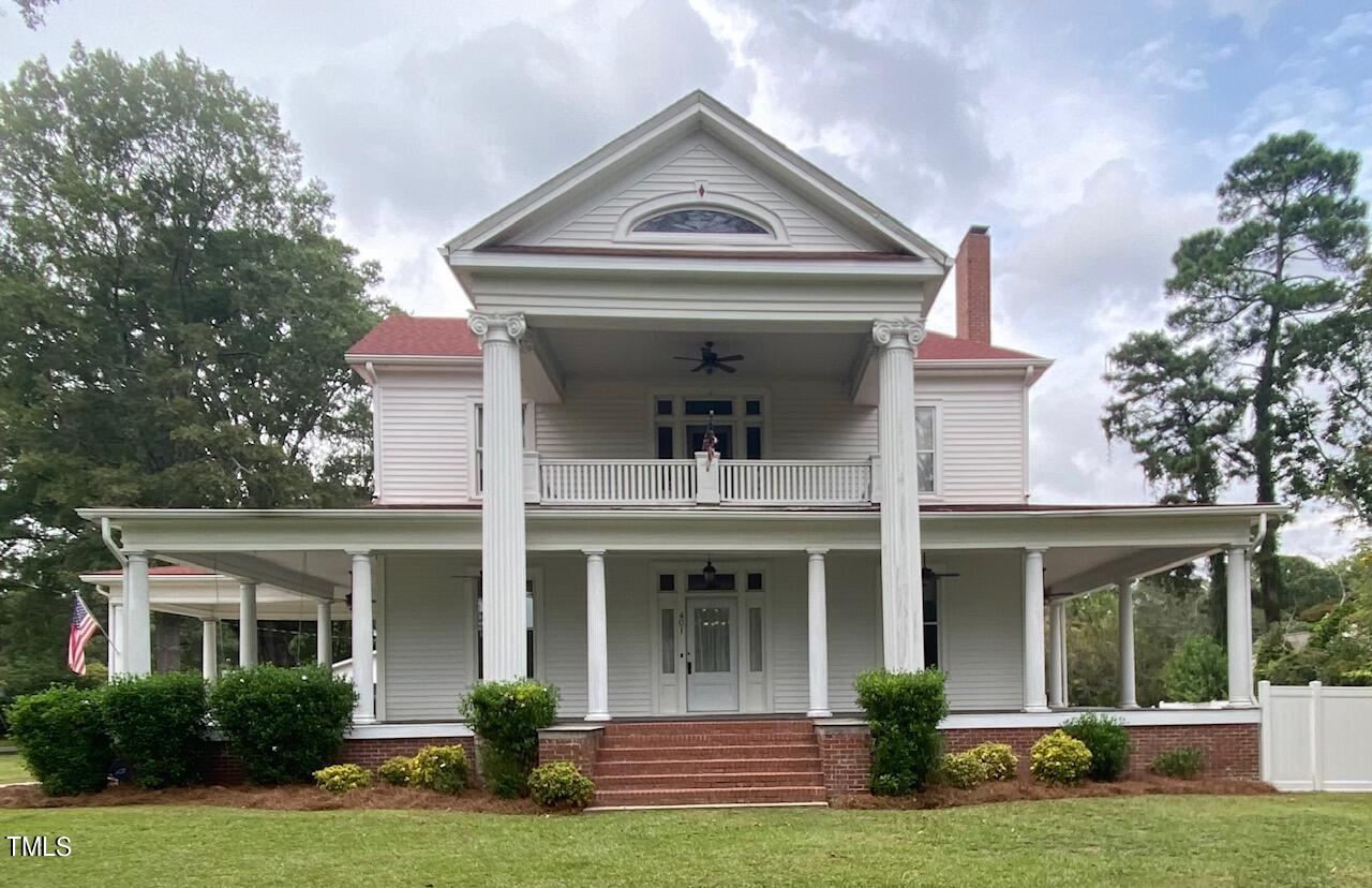 Sanders St, Four Oaks, NC 27524