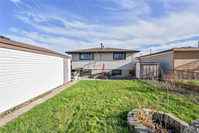 135 Nash Rd N, House other with 3 bedrooms, 2 bathrooms and 5 parking in Hamilton ON | Image 40