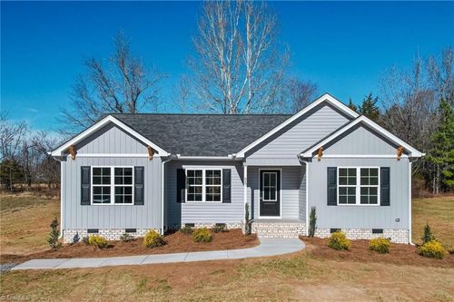 527 Grooms Rd, Reidsville, NC, 27320-8600 | Card Image