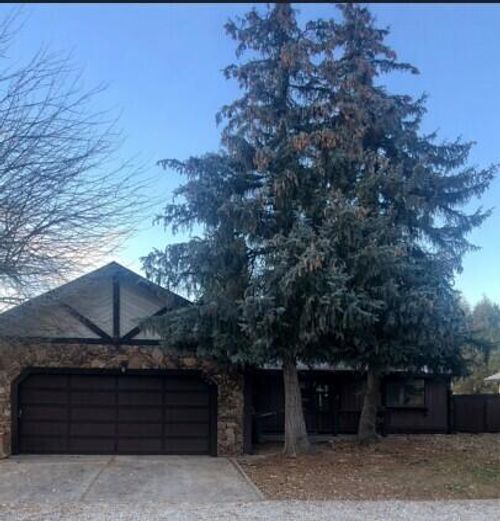 324 San Anselmo Dr, Big Bear City, CA, 92314-9369 | Card Image