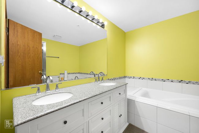 APT-406 - 4700 N Harlem Ave, Condo with 2 bedrooms, 2 bathrooms and 1 parking in Norridge IL | Image 16