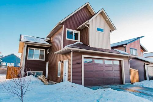 11905 81 Ave, Grande Prairie, AB, T8W0M6 | Card Image