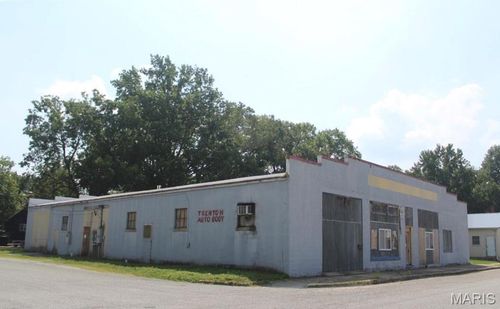 202 S Main St, Trenton, IL, 62293-1335 | Card Image