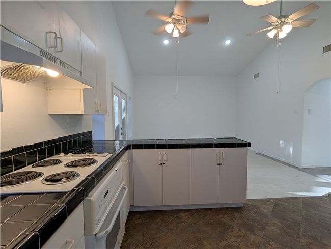 410 E Willis St, House other with 2 bedrooms, 1 bathrooms and null parking in Odem TX | Image 12