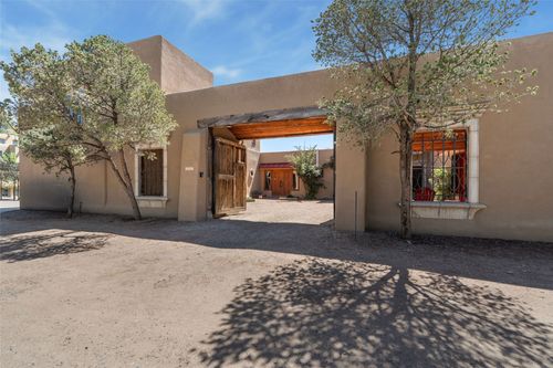 a-637 Alto Street, Santa Fe, NM, 87501 | Card Image