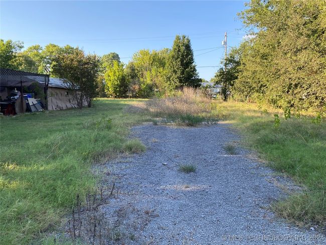 gravel driveway | Image 6
