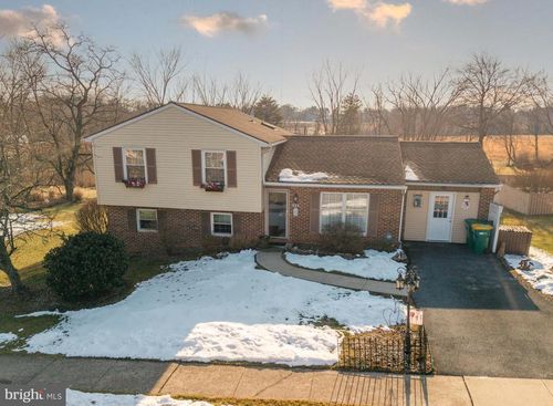 111 Laurel Dr, Enola, PA, 17025-1544 | Card Image