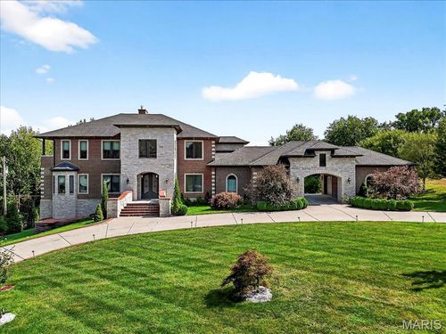 13354 Thornhill Dr, Saint Louis, MO, 63131-1613 | Card Image