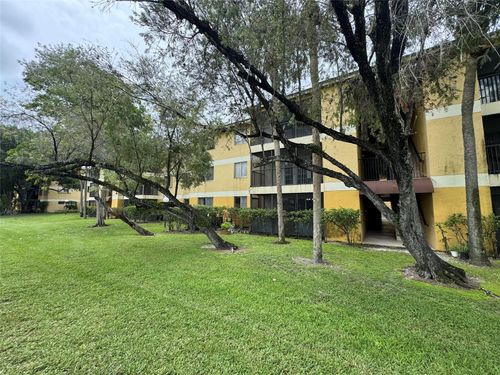 106-3013 N Oakland Forest Dr, Oakland Park, FL, 33309-7634 | Card Image