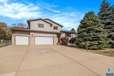 300 8th St, House other with 4 bedrooms, 1 bathrooms and null parking in Crooks SD | Image 2