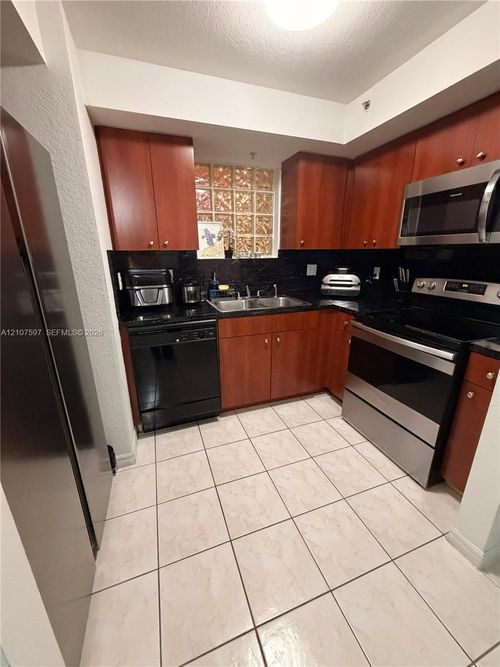 2-a3-650 Palm Ave, Hialeah, FL, 33010 | Card Image