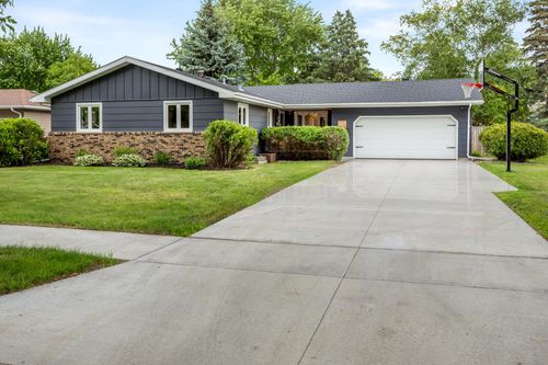 2849 Hickory Street N, Fargo, ND, 58102 | Card Image