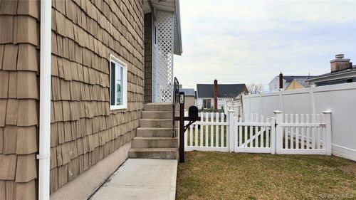 468 Nassau Ave, Freeport, NY, 11520-6319 | Card Image