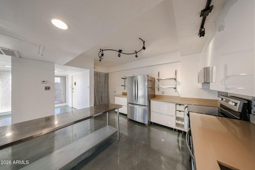 c501-353 E Thomas Rd, Phoenix, AZ, 85012-3241 | Card Image