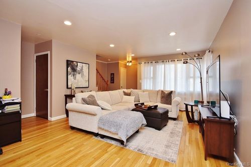 423 Parkview View Avenue, Yonkers, NY, 10710 | Card Image