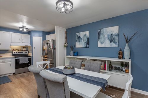 apt-b2-18547 Collins St, Tarzana, CA, 91356-2252 | Card Image