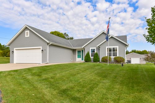 862 Decorah Rd, West Bend, WI, 53095-9513 | Card Image