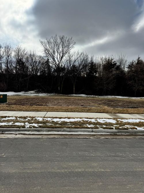 2405 Lake Ave, New Ulm, MN, 56073-4901 | Card Image