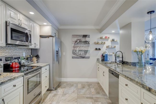 231 - 600 Parkview Dr, Condo with 3 bedrooms, 2 bathrooms and null parking in Hallandale Beach FL | Image 14