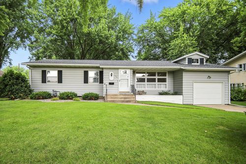 556 12th St Se, Owatonna, MN, 55060-4107 | Card Image