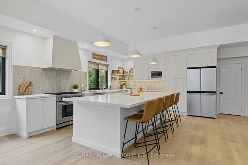 17 Mill St, Mount Albert, ON, L0G1M0 | Card Image