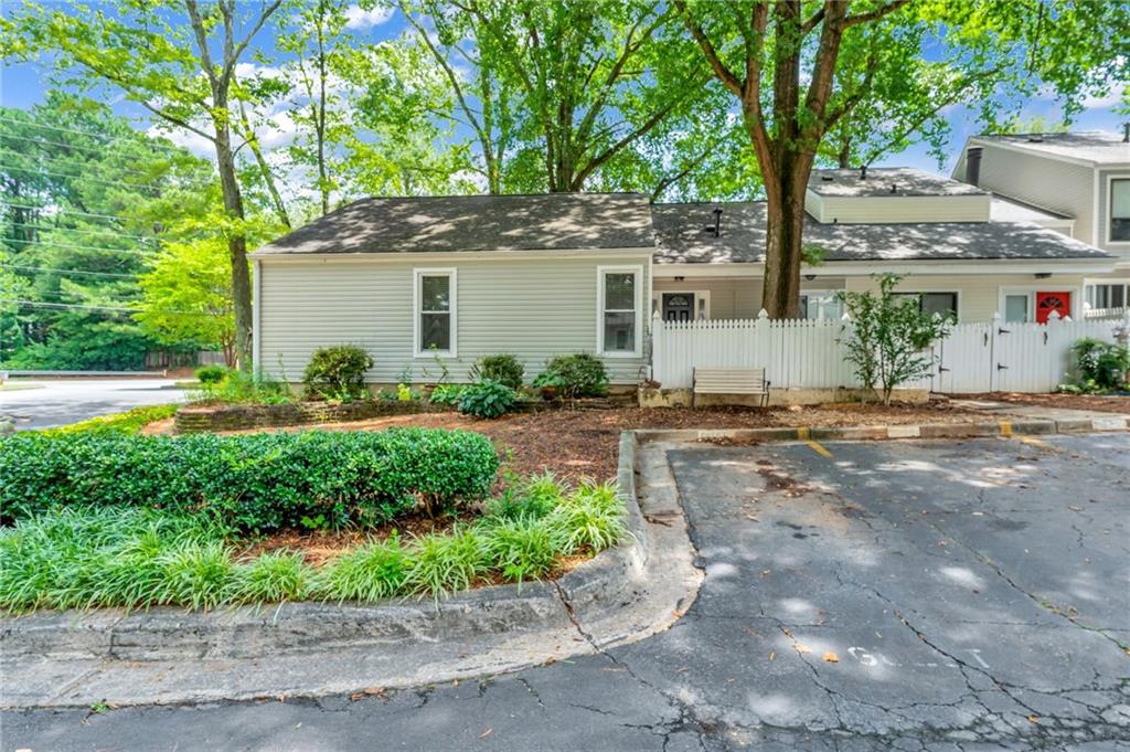 Meadowlawn Dr, Marietta, GA 30067