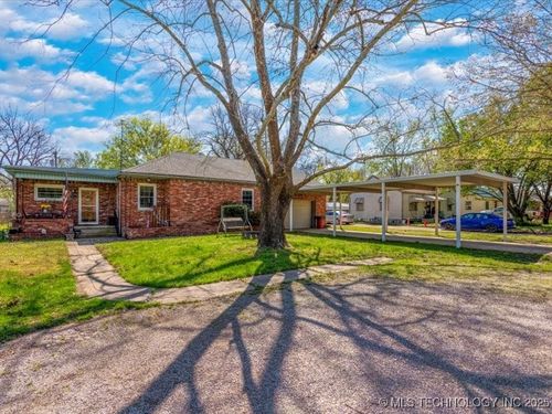 323 S Sycamore St, Nowata, OK, 74048-3656 | Card Image