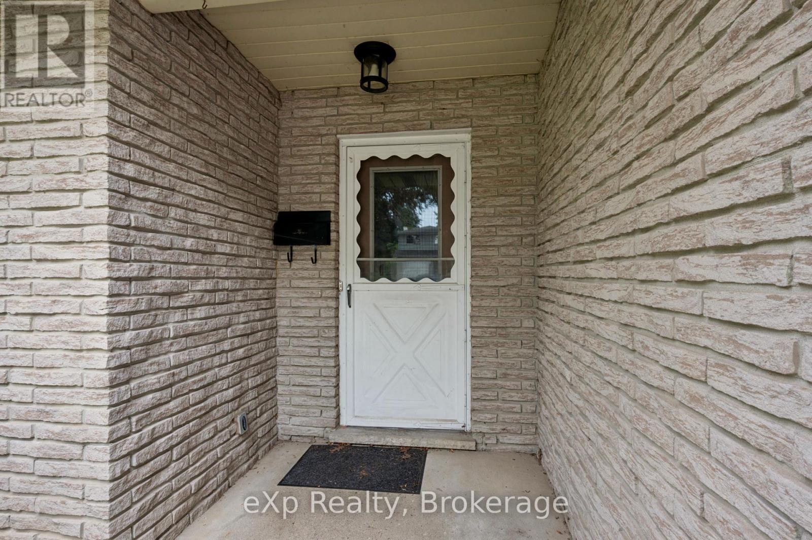 Residential in Guelph (Kortright West) 4