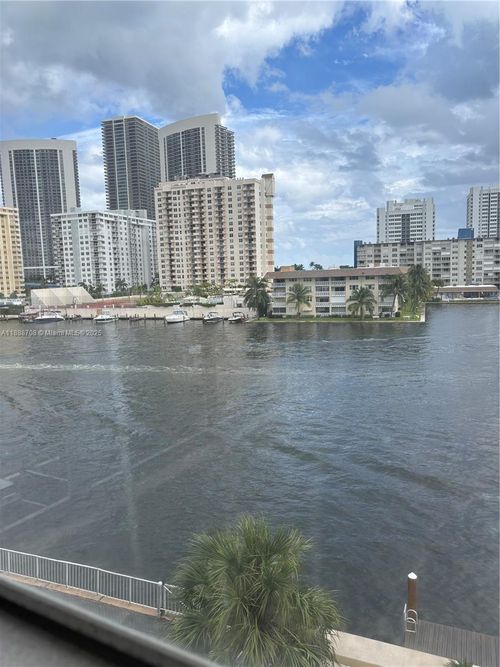 apt-d10-111 Golden Isles Dr, Hallandale Beach, FL, 33009-5804 | Card Image