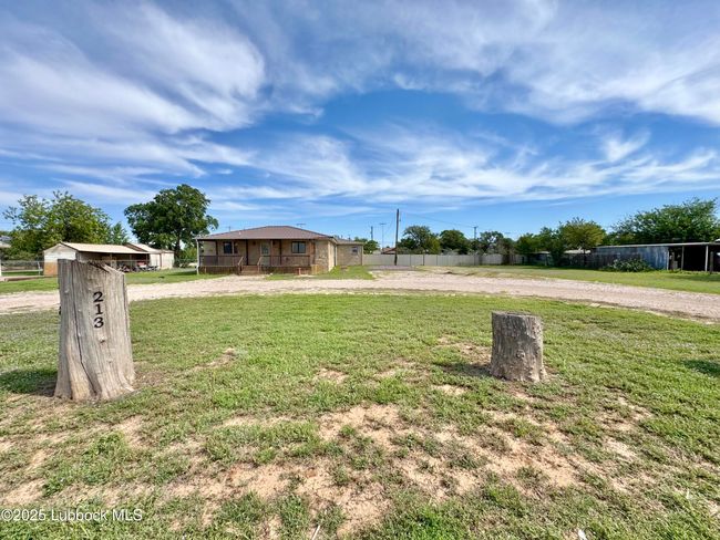213 E 7 Th St, House other with 3 bedrooms, 3 bathrooms and null parking in Idalou TX | Image 5