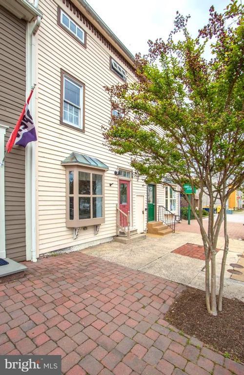 58 Clinton St, DELAWARE CITY, DE, 19706-7702 | Card Image