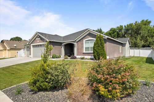 4715 Bermuda Dunes Dr, Pasco, WA, 99301-2198 | Card Image
