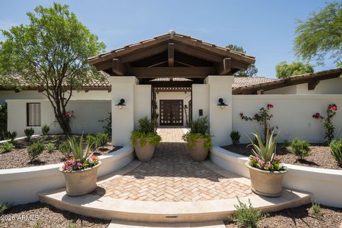 8306 N Merion Way, Paradise Valley, AZ, 85253-2717 | Card Image