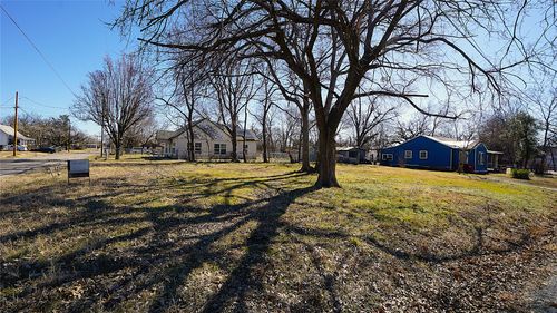 410 E 6th St, Bonham, TX, 75418-3814 | Card Image